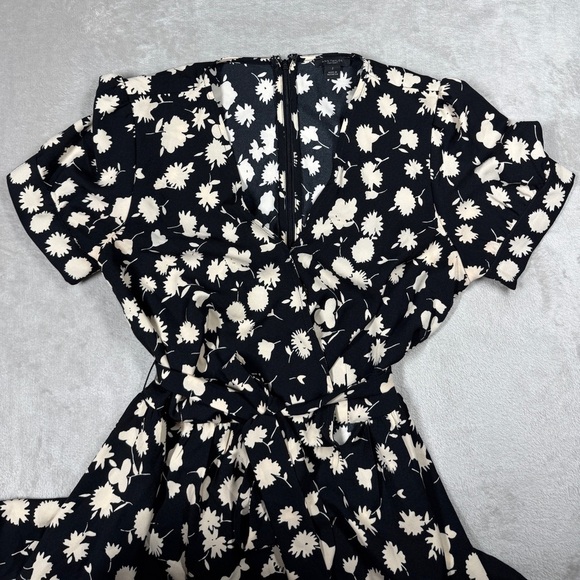 Ann Taylor Factory Black Cream Floral A line Short Sleeve Surplice Dress Size 2 - Picture 13 of 16